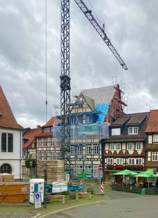 Baukran vor dem Wohnheim LebensRaum