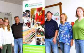 Das neue Team im Berufsförderzentrum des Familienwerks mit (von links) Gerlinde Röhling (Sozialpädagogin für die Reha-Ausbildung), Johanna Gerke (Sozialpädagogin für Berufsvorbereitende Maßnahmen), Stefan Stunz (Ausbilder im Verkauf und Bildungsbegleiter), Mirko Philipps (Ausbilder im Garten- und Landschaftsbau), Bereichsleiterin Andrea Kohl und Charlotte Emunds (Bildungsbegleiterin). © Schneider, Frank