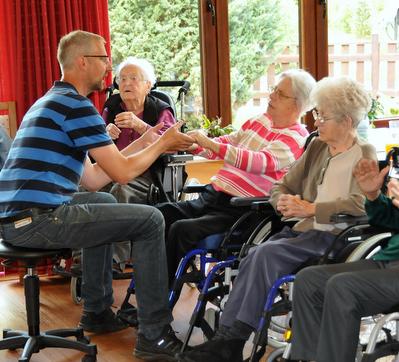 Gruppen für dementiell erkrankte Bewohner