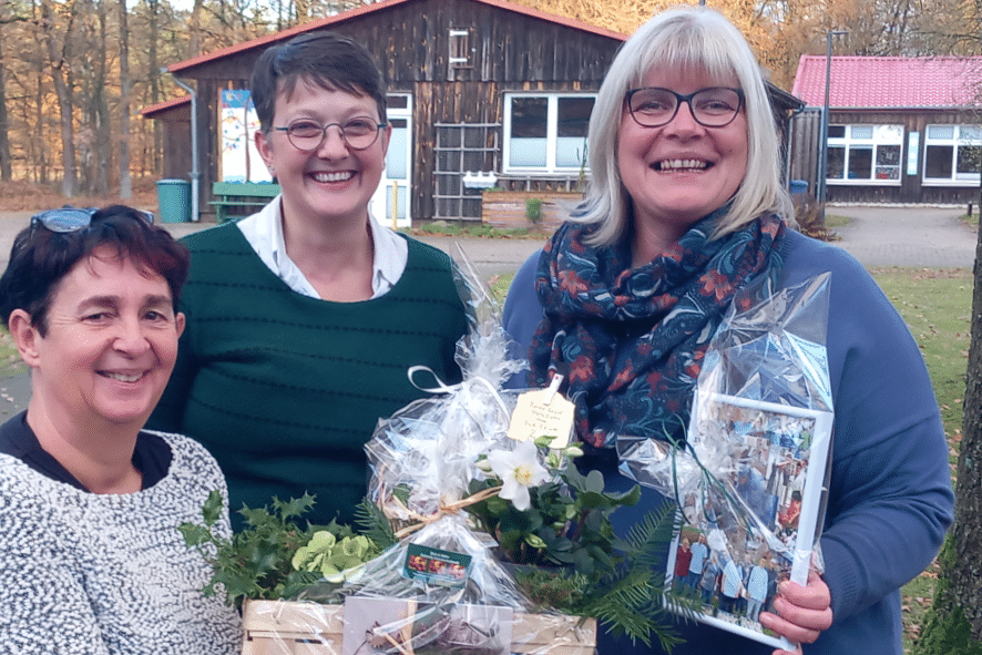 Urte Joyce (rechts) mit Teamleitung Silvia Luft (links) und Kollegin Sara Scheller (Mitte)